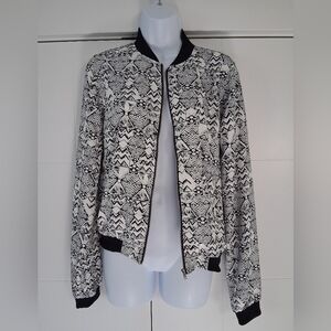 NWT Devoted By Dex/ Black and White Patterned Light Jacket/ Zippered/ Size US L